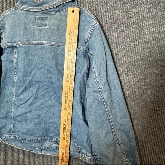 Torrid Plus Size 4 / 4X Jean Jacket Medium Wash Denim Stretch Trucker Blue - Picture 6 of 12